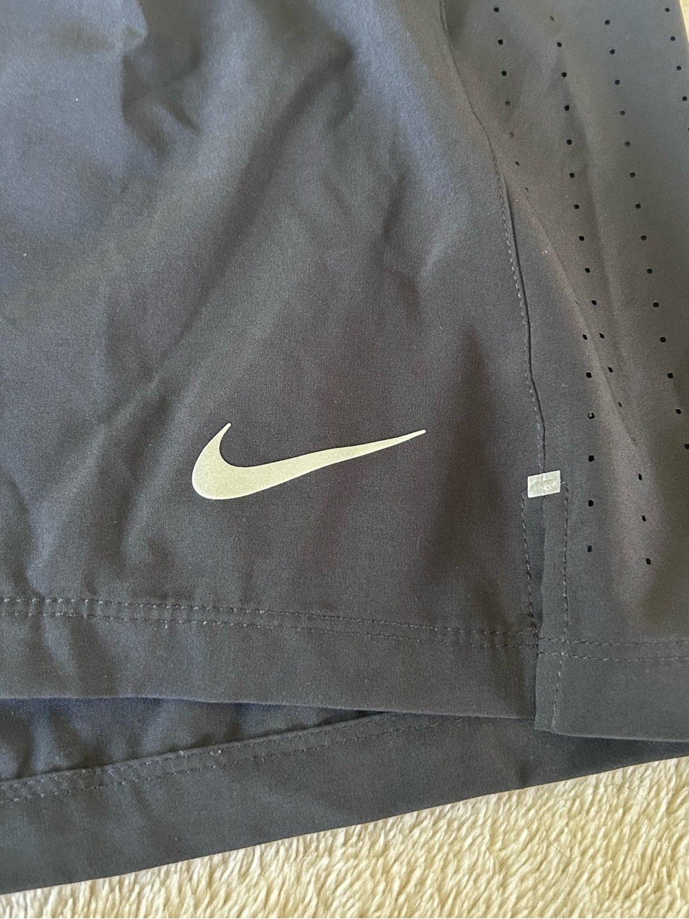 New with tags Nike running shorts lined Dri-Fit men large - Picture 8 of 9
